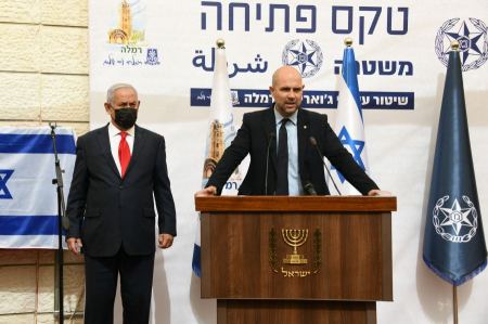 مراسم تدشين نقطة شرطة جديدة في حي الجواريش في مدينة الرملة